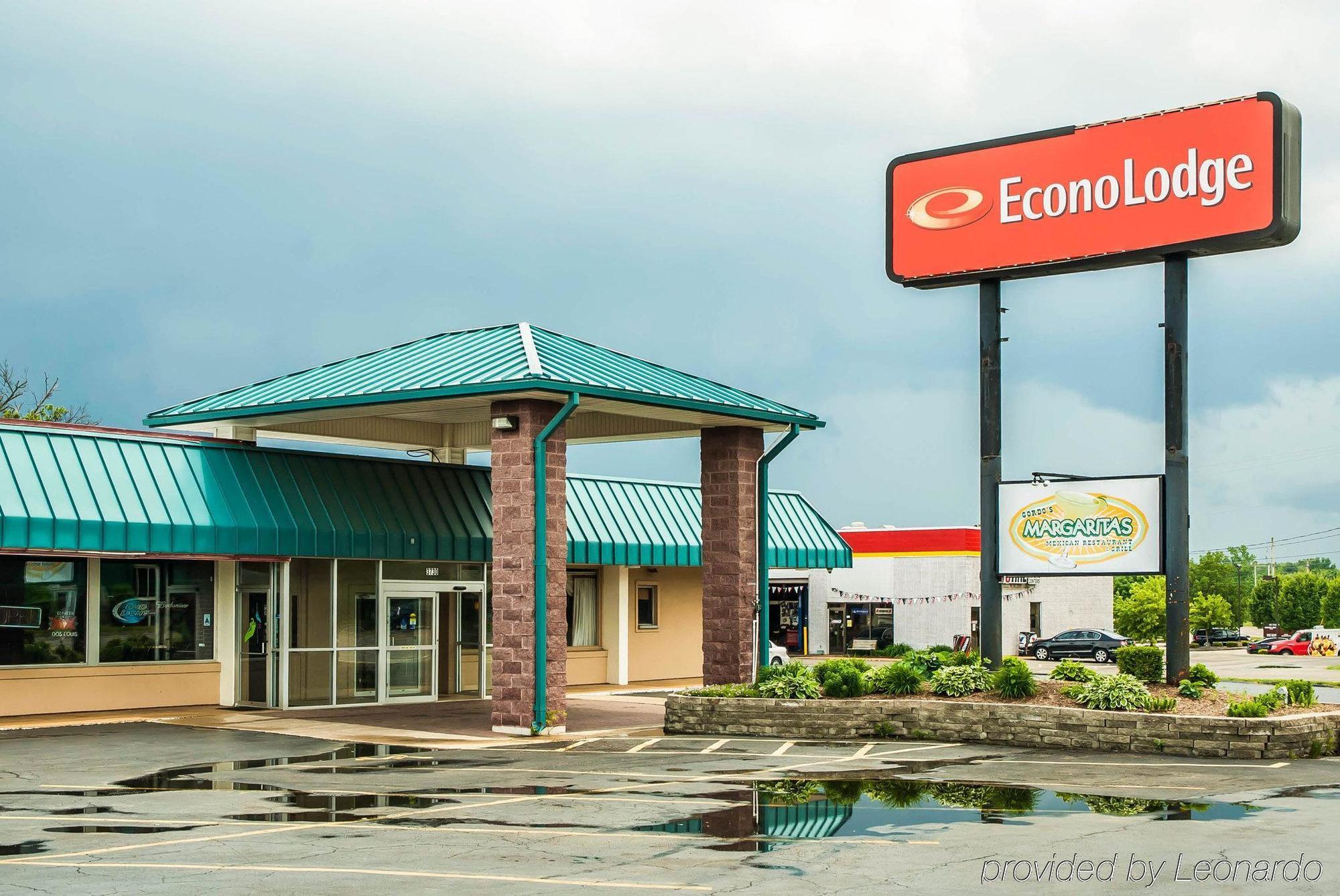 Econo Lodge Southwest Fenton Exterior photo